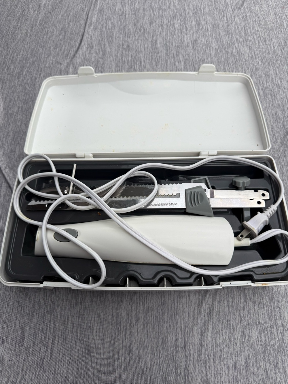 Electric Knife with Carrying Case - White